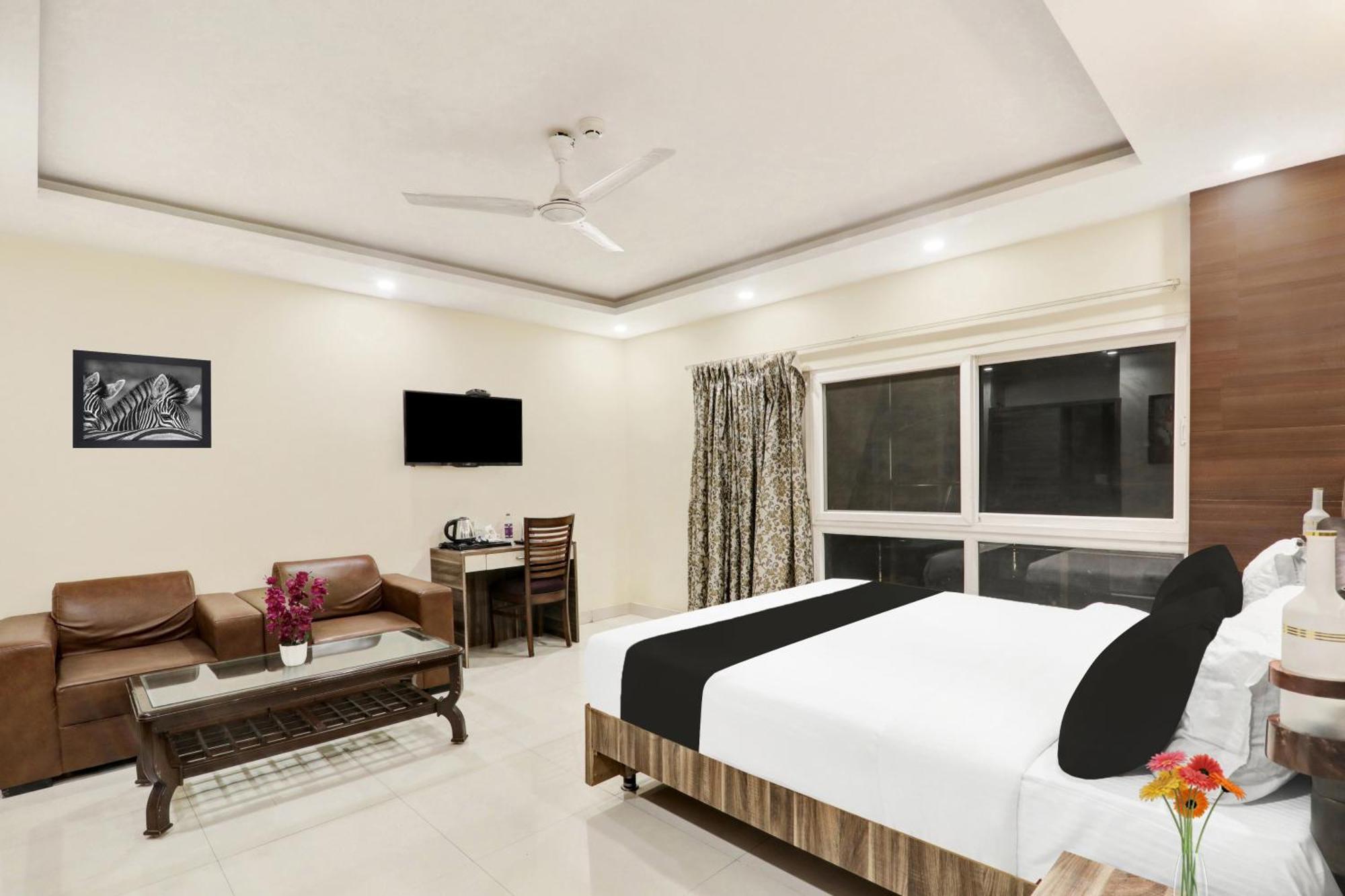 Super Townhouse Kankarbagh Formerly Kunwar Alcajars Patna  Exterior foto