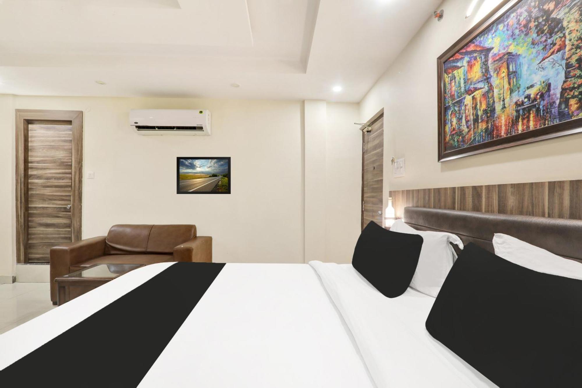 Super Townhouse Kankarbagh Formerly Kunwar Alcajars Patna  Exterior foto