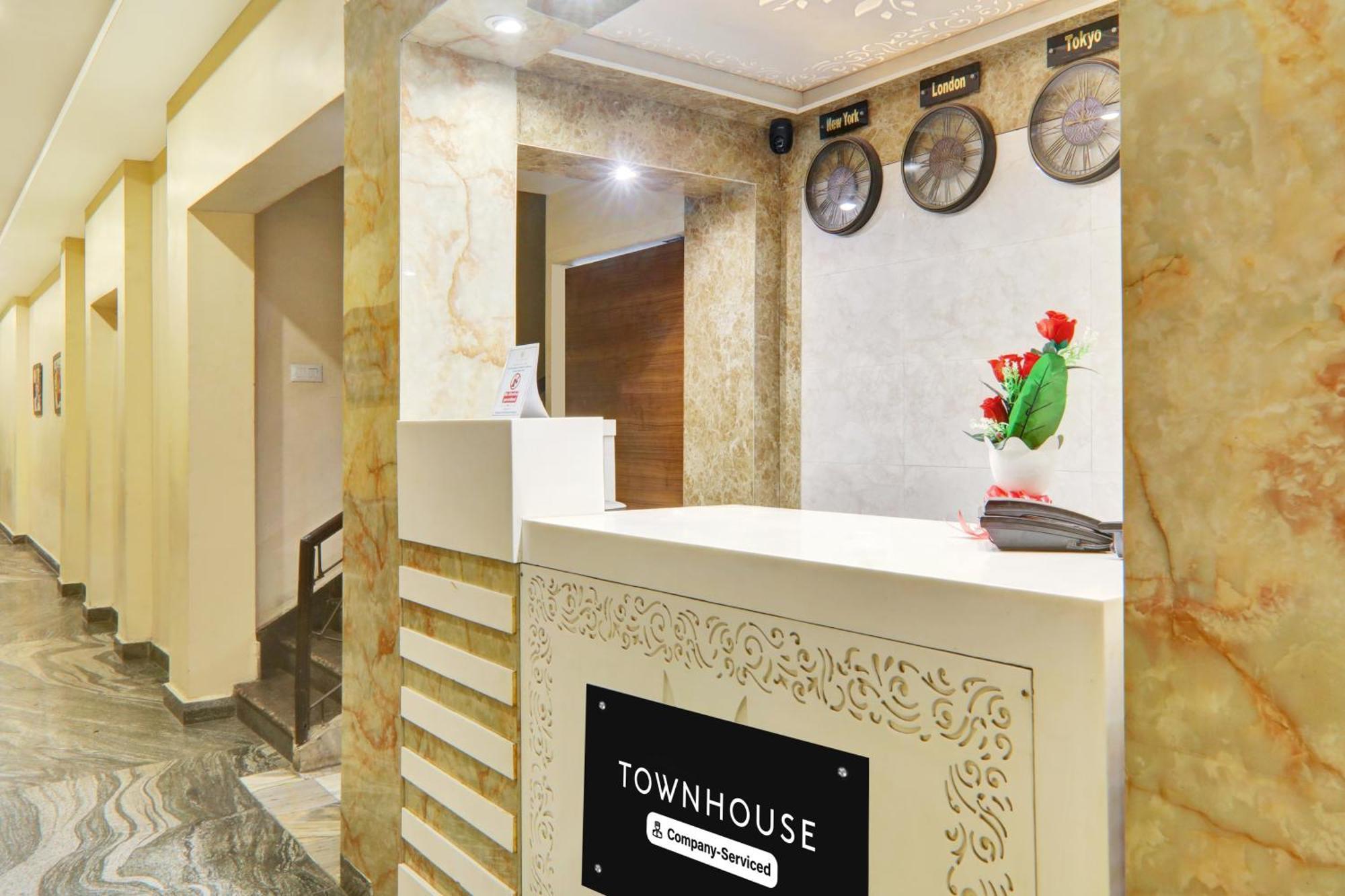 Super Townhouse Kankarbagh Formerly Kunwar Alcajars Patna  Exterior foto